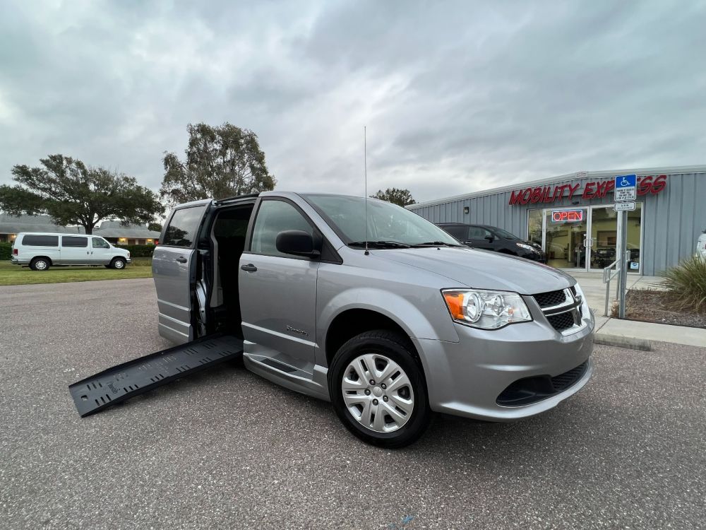 dodge grand caravan 2020 2C7WDGBG8LR166488 image dodge grand caravan 2020 2C7WDGBG8LR166488 image
